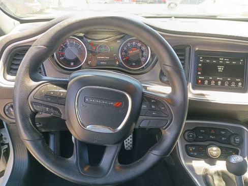Used 2019 Dodge Challenger R/T RWD image 9