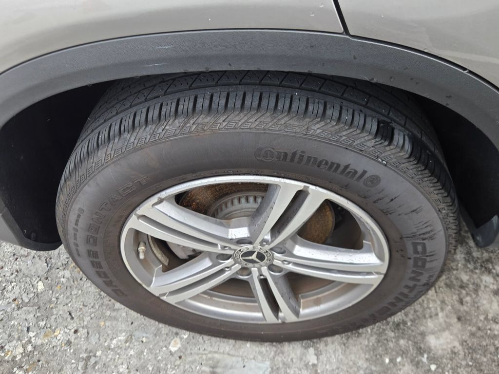 Used 2022 Mercedes-Benz GLC 300 image 6