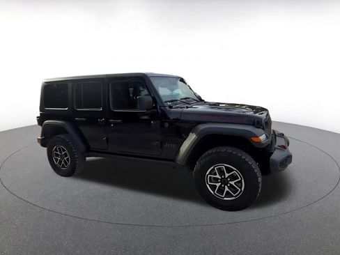 Used 2025 Jeep Wrangler Unlimited Rubicon image 2