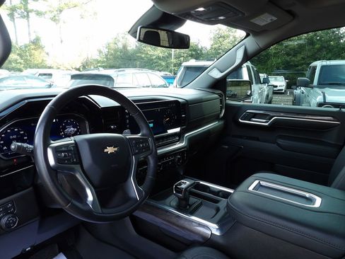 Used 2022 Chevrolet Silverado 1500 LTZ w/ Z71 Off-Road Package image 14