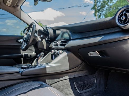 Used 2018 Alfa Romeo Giulia AWD image 32