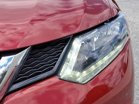 Used 2016 Nissan Rogue S AWD/4WD image 12