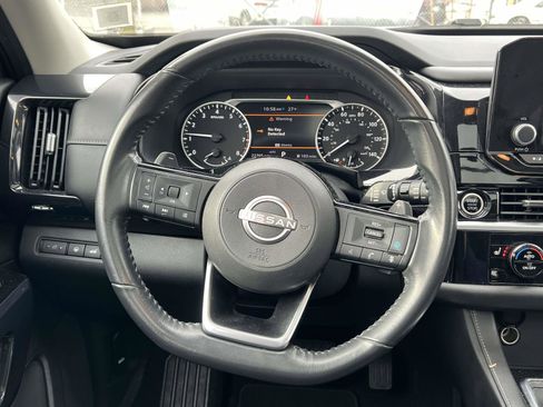 Used 2022 Nissan Pathfinder SV w/ SV Premium Package image 16