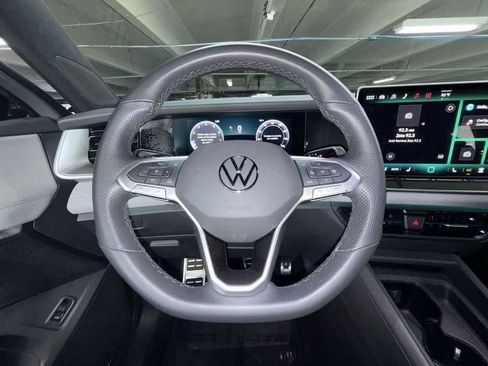 Certified 2026 Volkswagen Tiguan SE R-Line AWD/4WD image 15