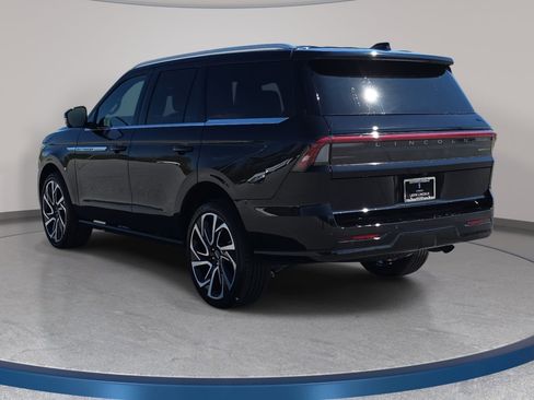 New 2026 Lincoln Navigator Reserve AWD/4WD image 7