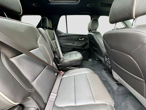 Used 2023 Chevrolet Traverse Premier FWD image 30