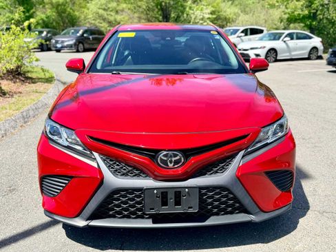 Used 2019 Toyota Camry SE FWD image 2