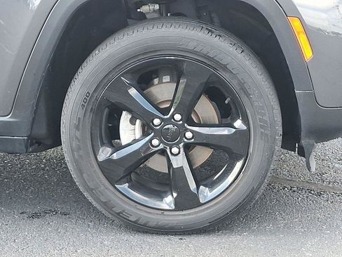 Used 2023 Jeep Grand Cherokee Altitude image 8