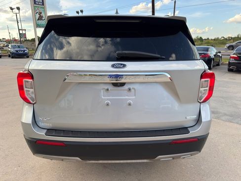 Used 2020 Ford Explorer XLT w/ Equipment Group 202A image 10