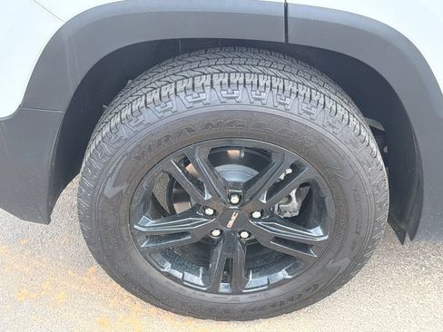 Used 2024 GMC Terrain AT4 w/ Infotainment Package II AWD/4WD image 17