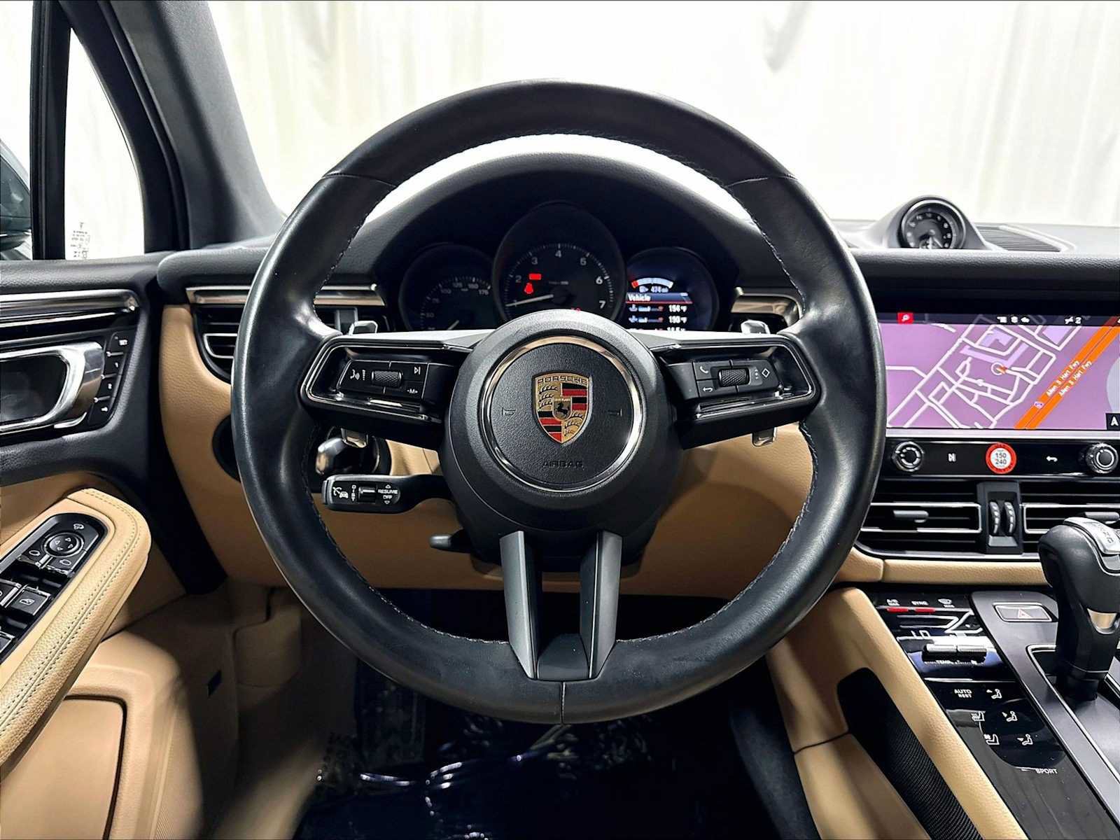 Used 2024 Porsche Macan AWD/4WD image 18