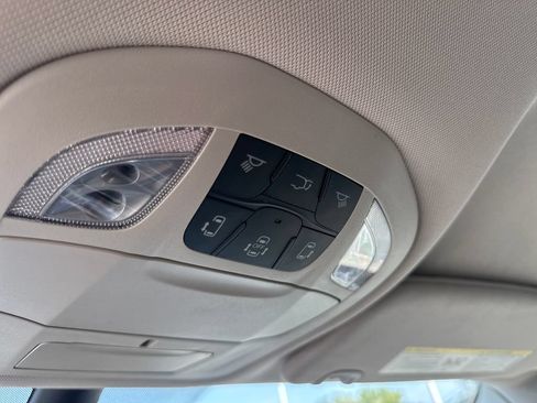 Used 2023 Chrysler Voyager LX FWD image 39