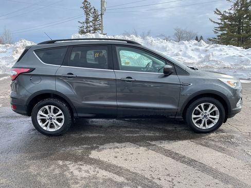 Used 2017 Ford Escape SE w/ Equipment Group 201A image 6