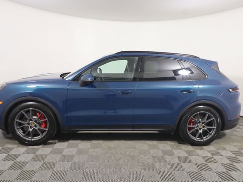 Used 2025 Porsche Cayenne S AWD/4WD image 2