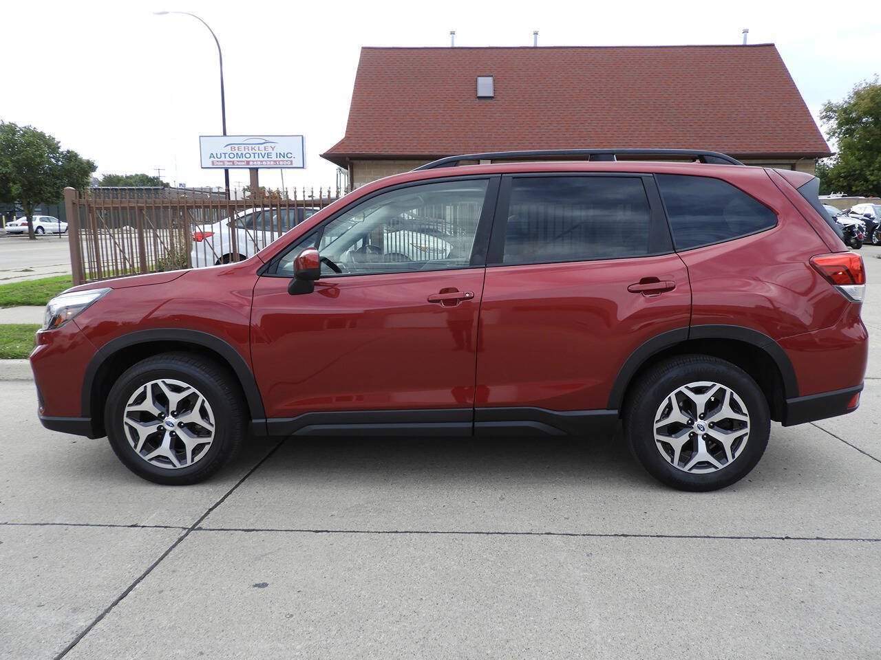 Used 2019 Subaru Forester Premium AWD/4WD image 5