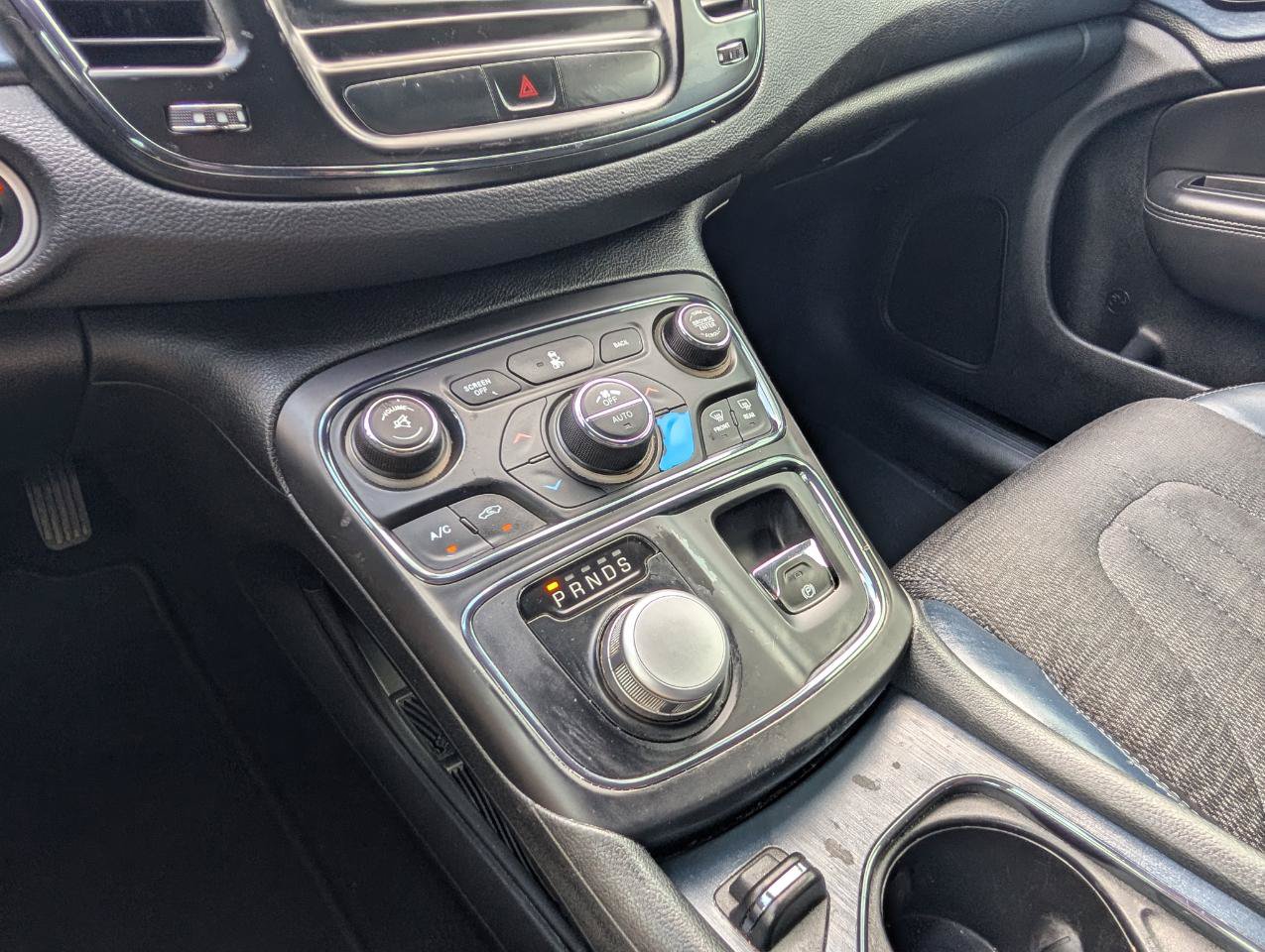 Used 2015 Chrysler 200 S w/ Comfort Group FWD image 26