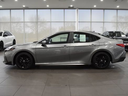 Used 2025 Toyota Camry SE image 8