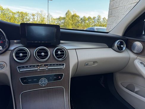 Used 2019 Mercedes-Benz C 300 4MATIC Sedan image 29