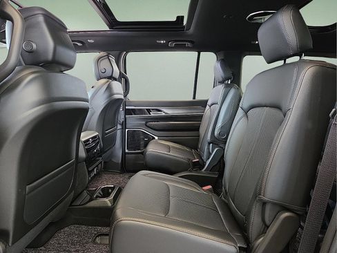 New 2026 Jeep Grand Wagoneer 4WD image 10
