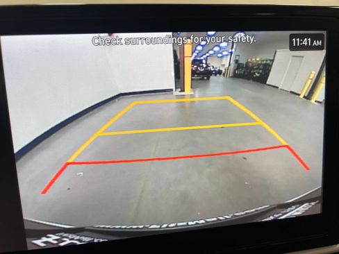 Used 2025 Hyundai Venue Limited FWD image 20