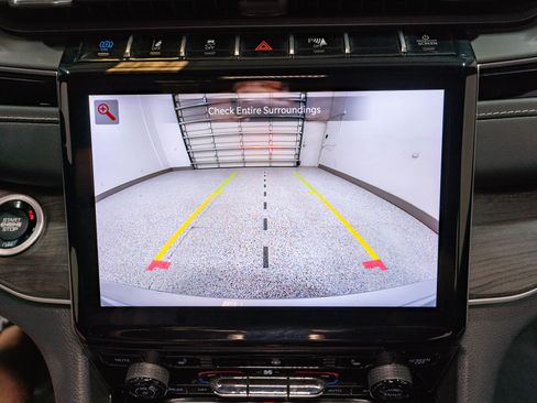 Used 2023 Jeep Grand Cherokee 4WD 4xe image 23