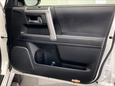 Used 2023 Toyota 4Runner Limited image 27