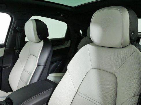 New 2026 Porsche Cayenne Coupe AWD/4WD image 5