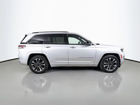 Used 2023 Jeep Grand Cherokee Overland w/ Luxury Tech Group IV AWD/4WD image 5