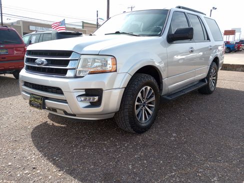 Used 2017 Ford Expedition XLT w/ Equipment Group 201A image 3