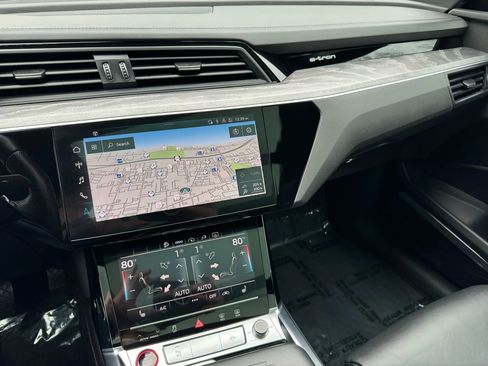 Used 2022 Audi e-tron S Premium Plus image 33