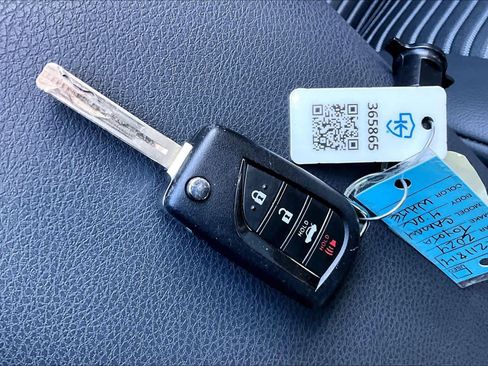 Used 2024 Toyota Camry SE image 15