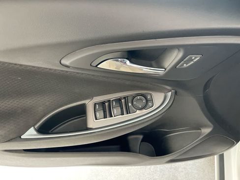 Used 2021 Chevrolet Malibu LT FWD image 13