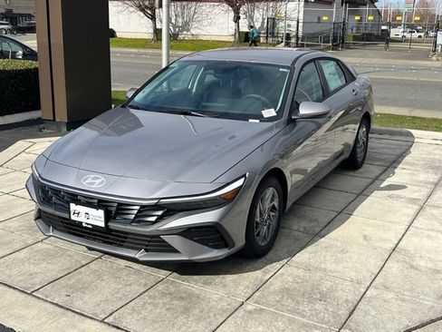 New 2026 Hyundai Elantra Hybrid w/ Cargo Package FWD image 3