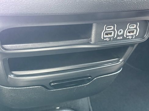 Used 2024 Chrysler Pacifica Limited FWD image 29