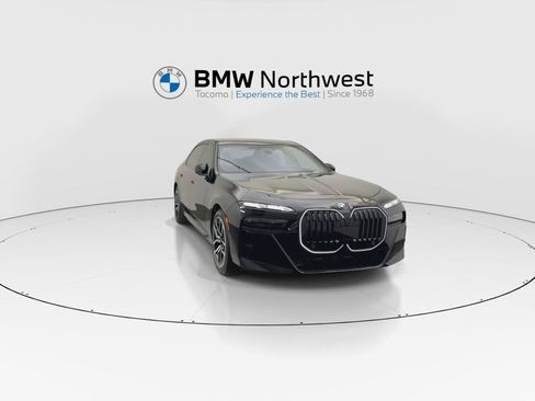 Used 2026 BMW 760i xDrive w/ Executive Package AWD/4WD image 7