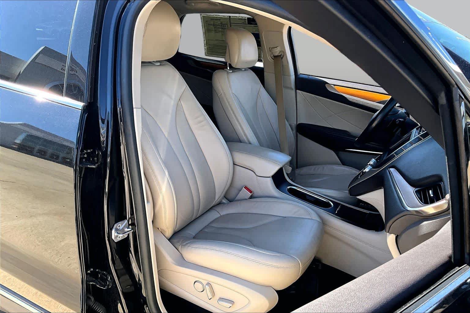 Used 2019 Lincoln MKC Select w/ Select Plus Package FWD image 7