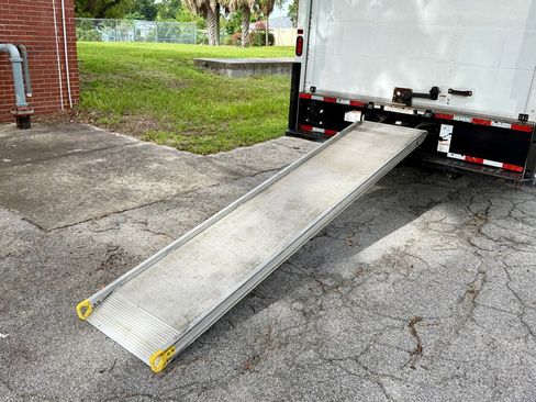 Used 2022 Ford E-350 and Econoline 350 Super Duty image 9