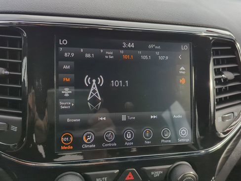 Used 2022 Jeep Grand Cherokee Laredo X image 25