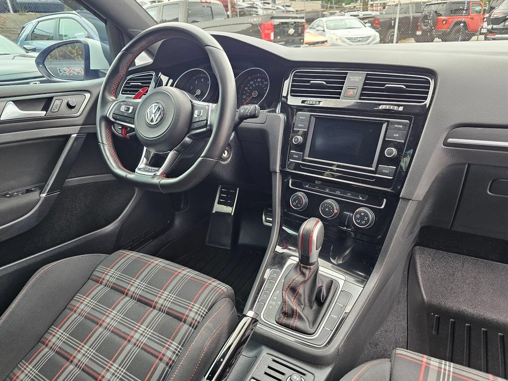 Used 2020 Volkswagen Golf 4-Door FWD image 11