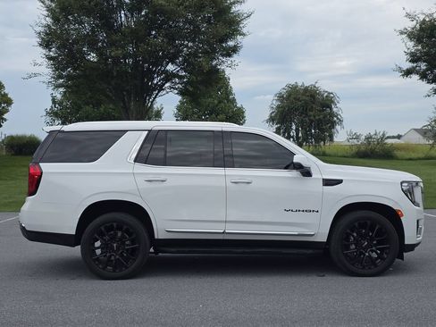 Used 2023 GMC Yukon SLT w/ SLT Premium Package AWD/4WD image 8