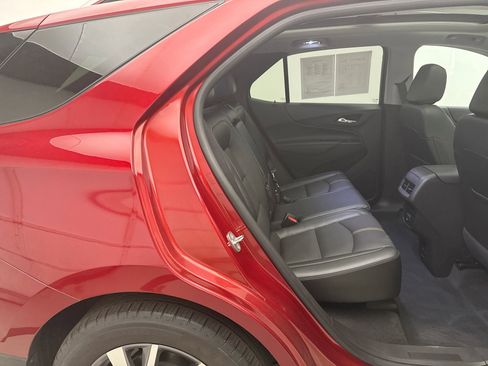 Used 2024 Chevrolet Equinox Premier image 19