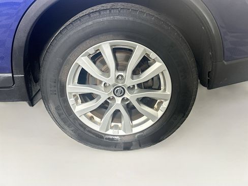 Used 2020 Nissan Rogue SV image 11