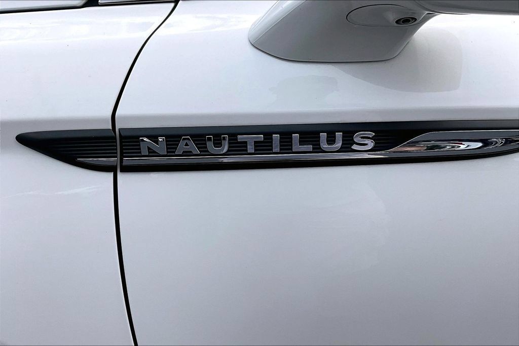 Used 2022 Lincoln Nautilus Reserve w/ Equipment Group 201A AWD/4WD image 24