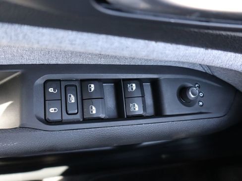 Used 2024 Jeep Compass Latitude w/ Sun and Sound Group AWD/4WD image 16