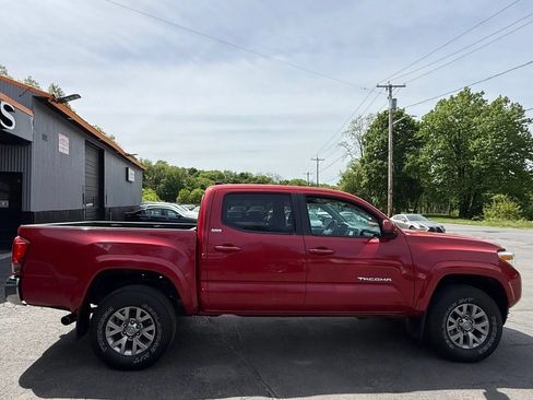 Used 2017 Toyota Tacoma SR5 w/ Tow Package AWD/4WD image 7