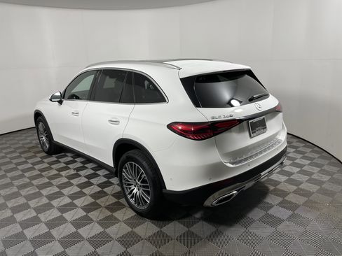 Used 2025 Mercedes-Benz GLC 300 image 3