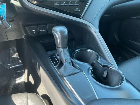Used 2019 Toyota Camry SE image 12