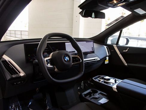 Used 2026 BMW iX xDrive45 w/ Premium Package image 15