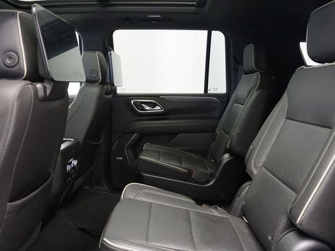 Used 2021 GMC Yukon XL SLT w/ SLT Premium Package image 29