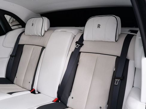 Used 2023 Rolls-Royce Phantom Sedan RWD image 27